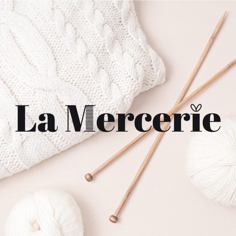 Logo typographique la mercerie avec bobine de fil et point de crochet